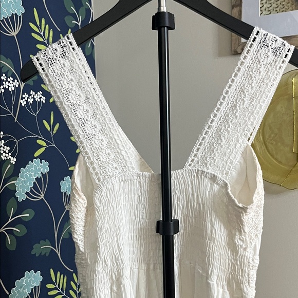 Elegant White Lace Dress Size M - Picture 7 of 9